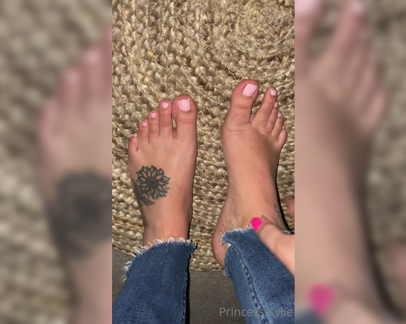 Kylie Jade aka oxlilkyliejade OnlyFans - Stomp ur balls with my pretty pink toes