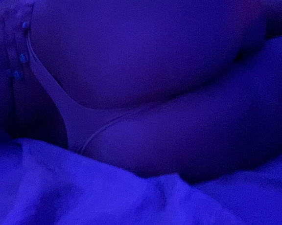 Kylie Jade aka oxlilkyliejade OnlyFans - Moaning