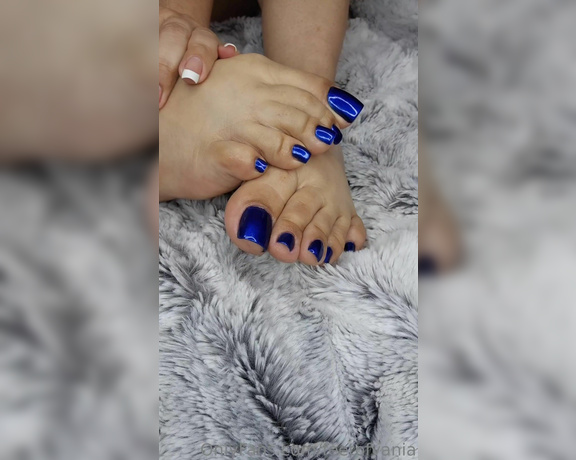 Miss Vania aka feetofvania OnlyFans - I love the feeling when I wrinkle and stretch my toes