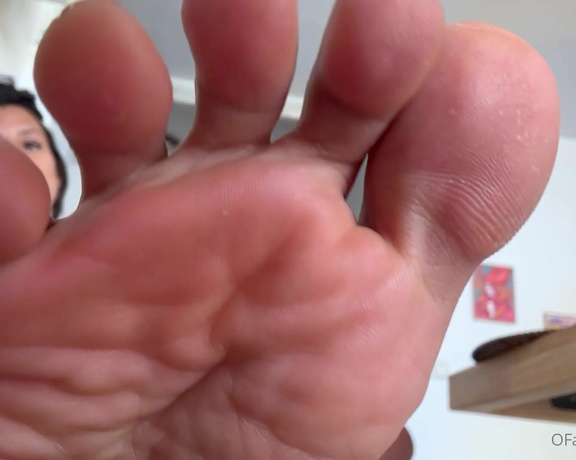 Goddess Emma aka emsprettytoes OnlyFans - Worship them! Closeup video for my tinies and for those who just LOVE a good feet