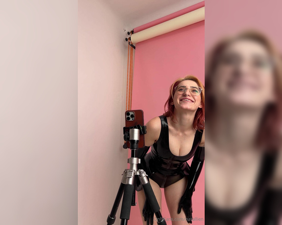 Natallie N aka natallien OnlyFans - BEHIND THE SCENE This is how I record my TikToks… kinda hard to lip