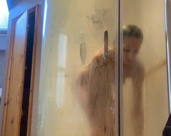 Lady Dark Angel aka Ladydarkangeluk Onlyfans - Shower time