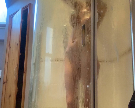 Lady Dark Angel aka Ladydarkangeluk Onlyfans - Shower time