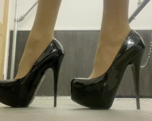 Lady Dark Angel aka Ladydarkangeluk Onlyfans - Shoes