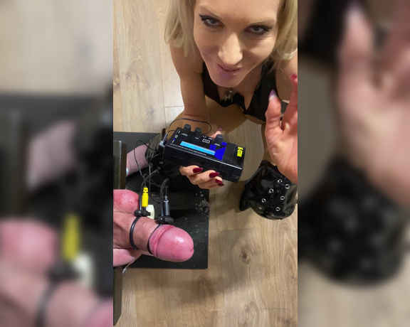 Lady Dark Angel aka Ladydarkangeluk Onlyfans - Electrics and trapped cock and balls Ooooh yes!!!