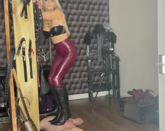 Lady Dark Angel aka Ladydarkangeluk Onlyfans - 11 min trample session @tramplingforfun