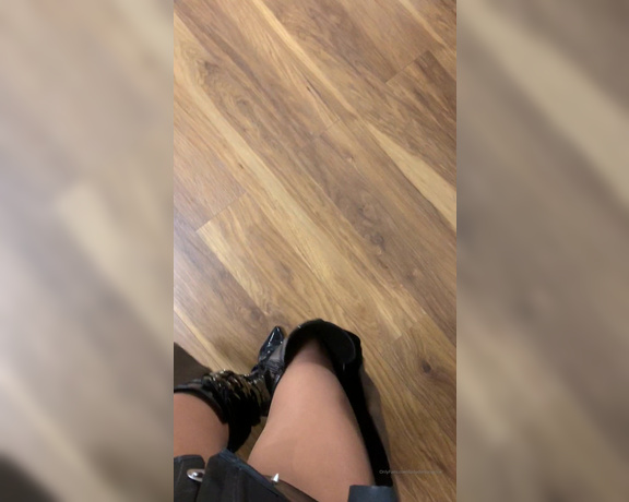 Lady Dark Angel aka Ladydarkangeluk Onlyfans - Listen to the sound of my boots Imagine being tied and hooded and no idea where I am and what I’m