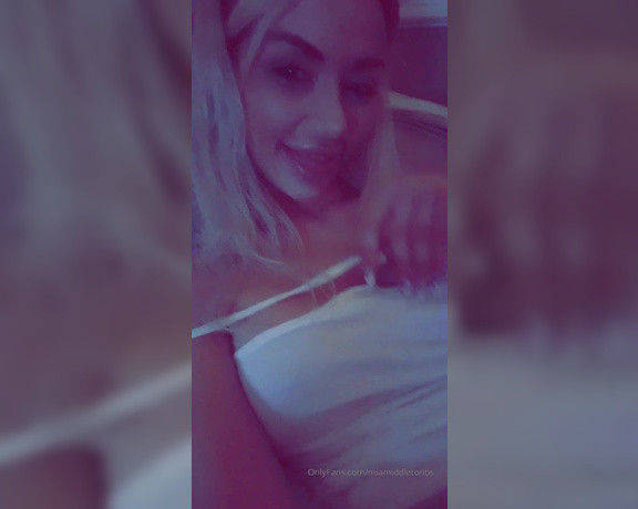 Mia Middleton aka miamiddleton OnlyFans - Video of me right now slept off the jet lag and woke up