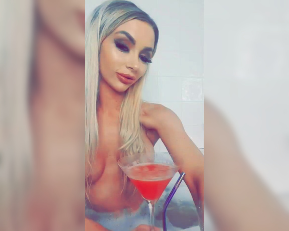 Mia Middleton aka miamiddleton OnlyFans - I fucking love you all and its not the drink talking before someone says