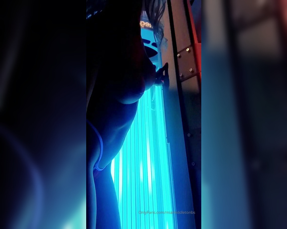 Mia Middleton aka miamiddleton OnlyFans - Little sunbed tease vid