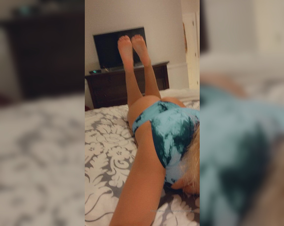 Princess Emma aka worship_emma OnlyFans - Like this and send a tip if you love my ass and feet