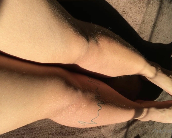 Ste Feet aka ste_feet_ OnlyFans - Feliz meu vizinho que as vezes me v tomando um solzinho