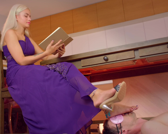 Polish Mistress clips - The Princess Khaleesi - Polish Mistress clips - The Princess Khaleesi - Reading A Book And Slave Serving His Lady Dirty Feet (Сlips4sale)