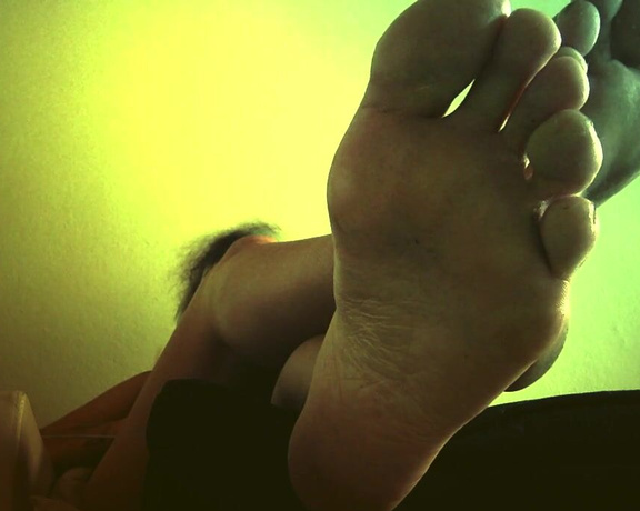 Goddess Lacey aka goddesslacey OnlyFans - A dreamy foot ignore~~