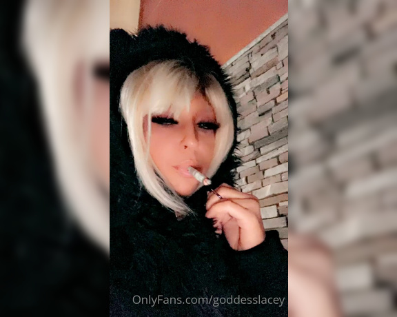 Goddess Lacey aka goddesslacey OnlyFans - Smoke with