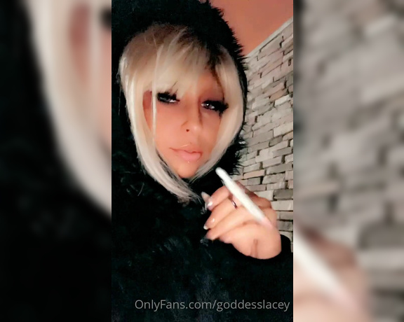 Goddess Lacey aka goddesslacey OnlyFans - Smoke with