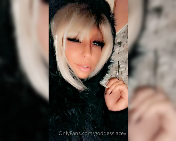 Goddess Lacey aka goddesslacey OnlyFans - Smoke with