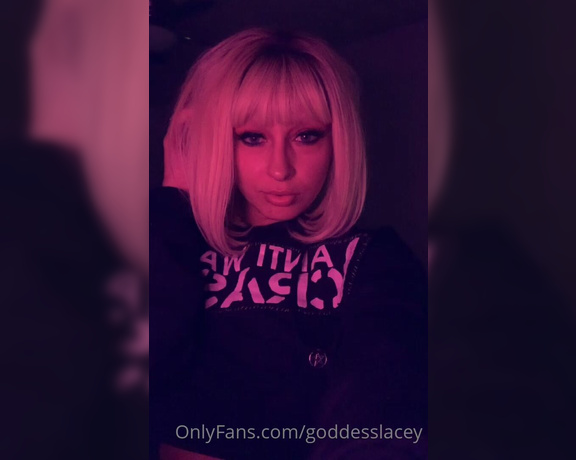 Goddess Lacey aka goddesslacey OnlyFans - Happy Friday night bitches