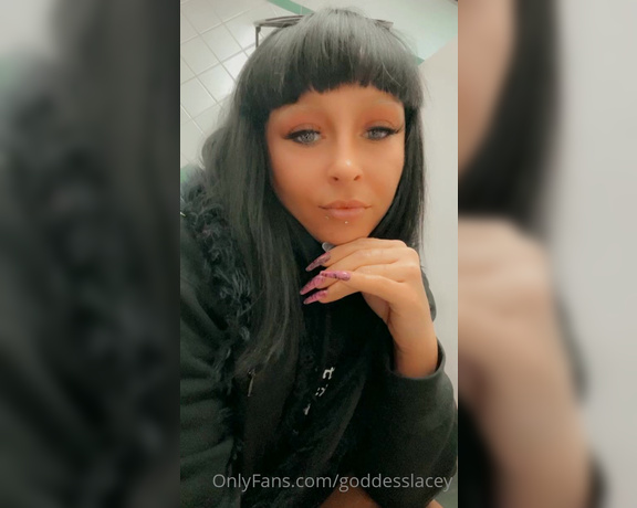 Goddess Lacey aka goddesslacey OnlyFans - Gotta keep it on the