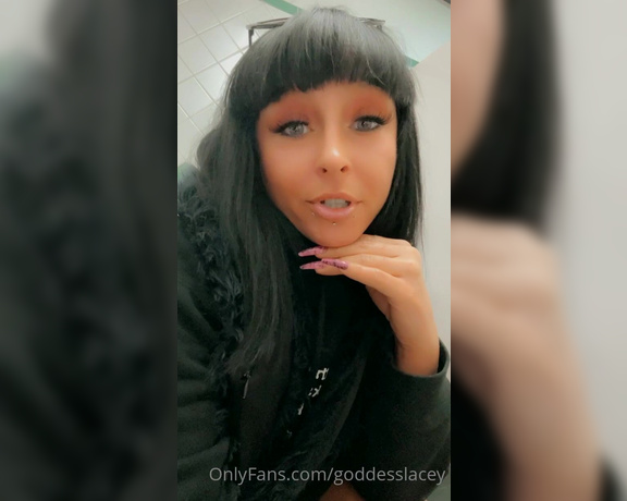 Goddess Lacey aka goddesslacey OnlyFans - Gotta keep it on the