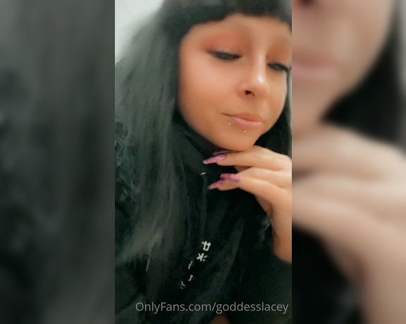 Goddess Lacey aka goddesslacey OnlyFans - Gotta keep it on the