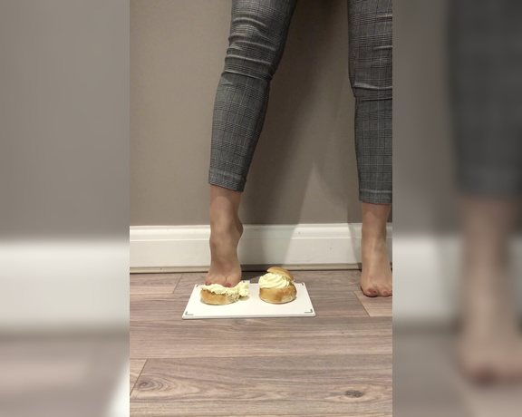 Anna Shape of My Soles aka shapeofmysoles OnlyFans - Here’s a little throwback after a request from a fan Those poor cakes!