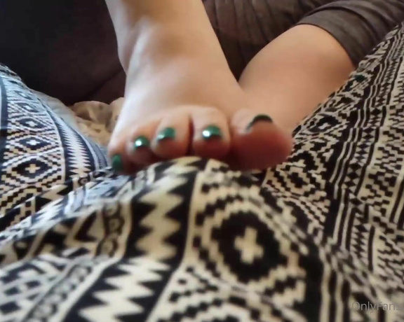 Mommy Michelle aka mfgmedia OnlyFans - Here is the footjob you were supposed to get this weekend I apologize for being