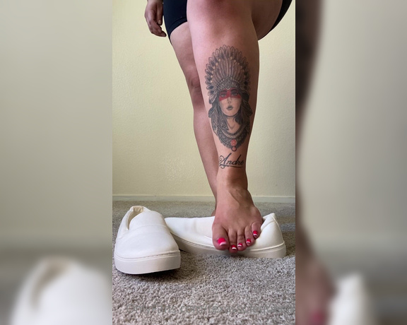 Texas Sole Queen aka texassolequeen OnlyFans - 5 min shoe removal shoe play