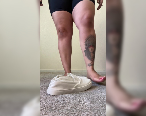 Texas Sole Queen aka texassolequeen OnlyFans - 5 min shoe removal shoe play