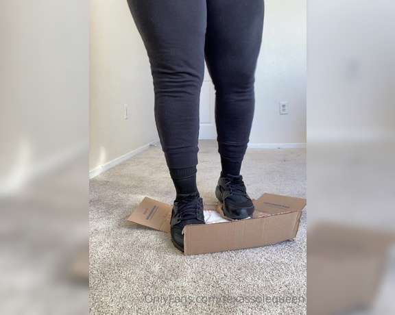 Texas Sole Queen aka texassolequeen OnlyFans - Supposed to be mailing my stinky gym socks but Im tempted to smash the box instead!