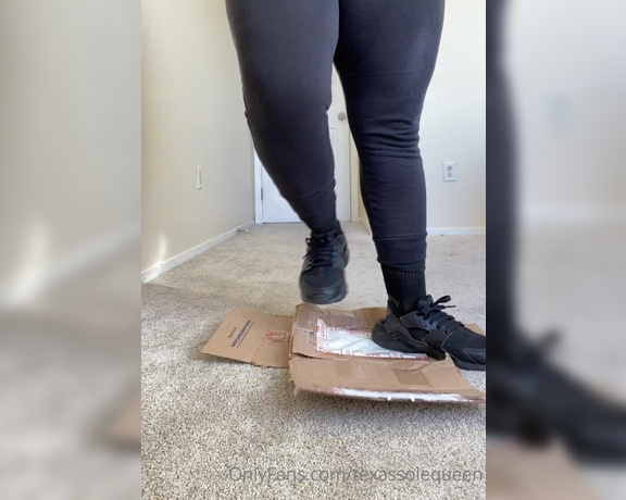 Texas Sole Queen aka texassolequeen OnlyFans - Supposed to be mailing my stinky gym socks but Im tempted to smash the box instead!