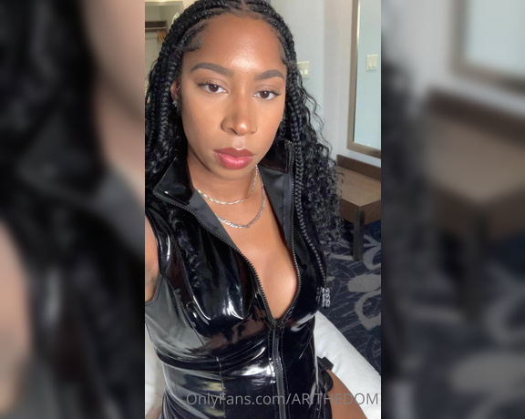 Ebonykinkyqueen aka ebonykinkyqueen OnlyFans - Perfect af huh