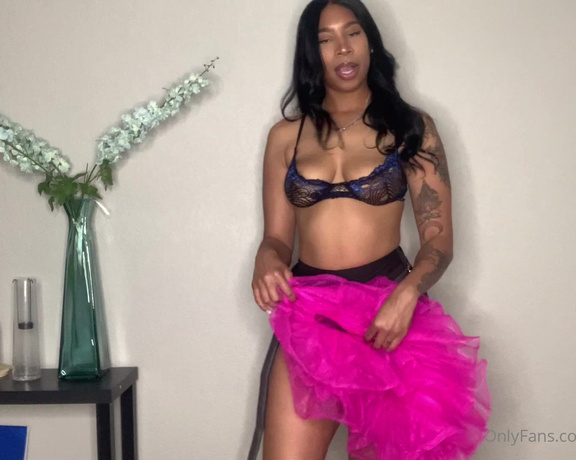 Ebonykinkyqueen aka ebonykinkyqueen OnlyFans - SISSY CHECK!!!!! A SLUTTY Tutu is your uniform while cleaning my home  I enjoy making