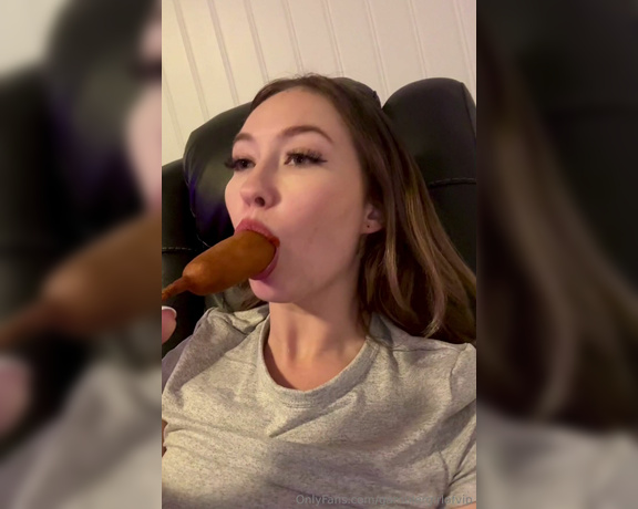 GamblergirlOf aka gamblergirlofvip OnlyFans - I love corn dogs