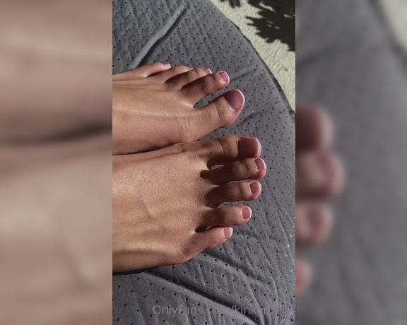 Goddess Kinkerbell aka kinkerbellx OnlyFans - Pretty sun kissed feet