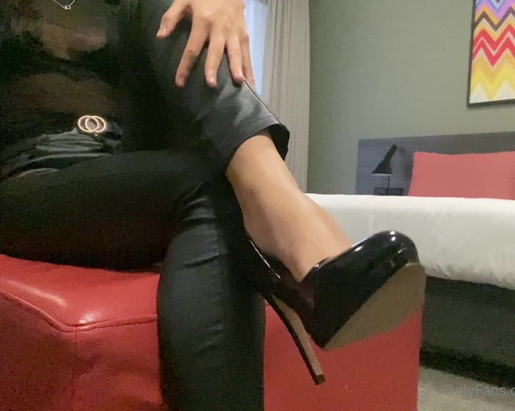 Goddess Kinkerbell aka kinkerbellx OnlyFans - Tip if you spend your days at work day dreaming about deep throating My heels & gagging