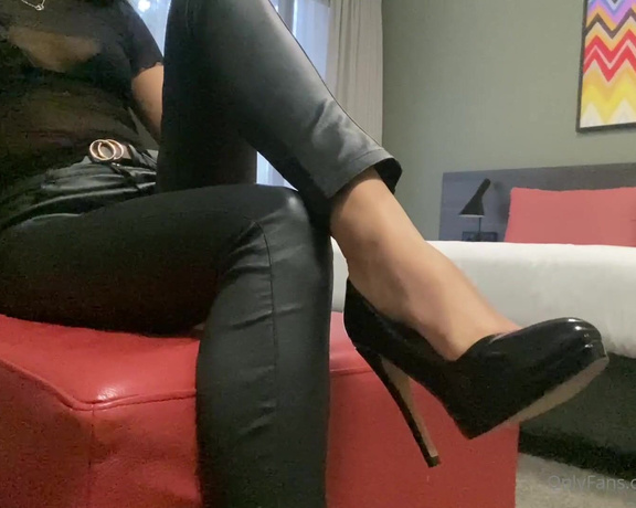 Goddess Kinkerbell aka kinkerbellx OnlyFans - Tip if you spend your days at work day dreaming about deep throating My heels & gagging