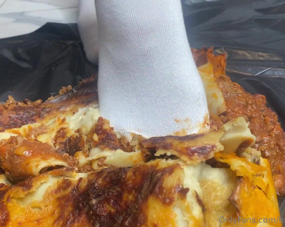 Bsmessybakery aka bsmessybakery OnlyFans - Family sized lasagne getting trashed by my CK white ankle socks and pretty pink nails