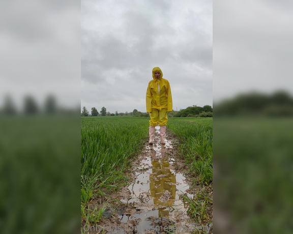 Bsmessybakery aka bsmessybakery OnlyFans - My muddy humiliation dressed in a yellow hazmat suit and pink hunter wellies boots