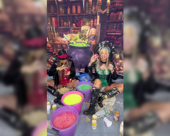 Bsmessybakery aka bsmessybakery OnlyFans - Myself & Beth Bennett get very very messy for Halloween