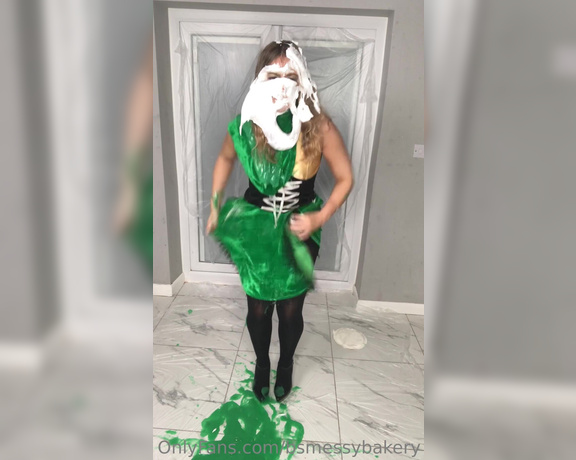 Bsmessybakery aka bsmessybakery OnlyFans - Happy St Patrick’s Day Green & Orange gunge with white pies Finished