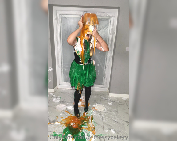 Bsmessybakery aka bsmessybakery OnlyFans - Happy St Patrick’s Day Green & Orange gunge with white pies Finished