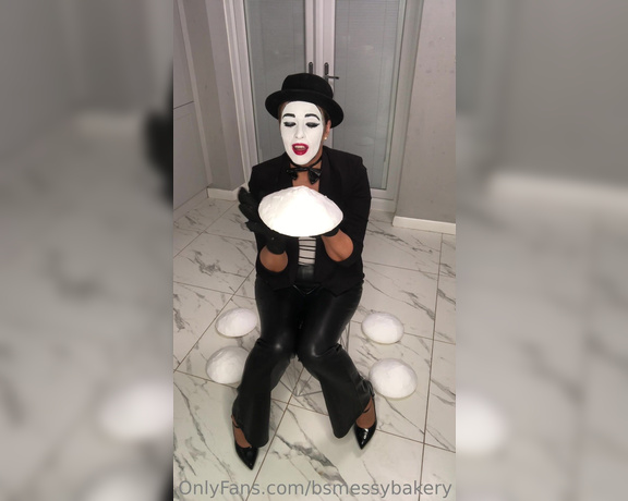 Bsmessybakery aka bsmessybakery OnlyFans - Silent Mime Pies