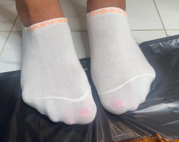 Bsmessybakery aka bsmessybakery OnlyFans - Family sized lasagne getting trashed by my CK white ankle socks and pretty pink nails