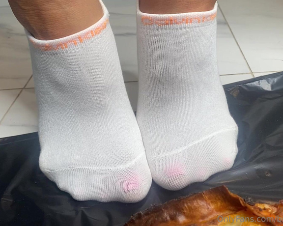 Bsmessybakery aka bsmessybakery OnlyFans - Family sized lasagne getting trashed by my CK white ankle socks and pretty pink nails