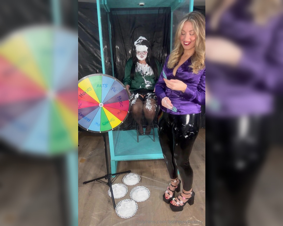 Bsmessybakery aka bsmessybakery OnlyFans - Welcoming you all to the the Bakery’s very own Icer gunge tank game… RISK FACTOR !!