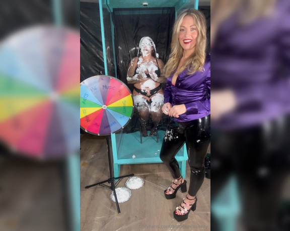 Bsmessybakery aka bsmessybakery OnlyFans - Welcoming you all to the the Bakery’s very own Icer gunge tank game… RISK FACTOR !!