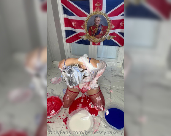 Bsmessybakery aka bsmessybakery OnlyFans - Messy Coronation celebration  Gunge, pies & knicker filling