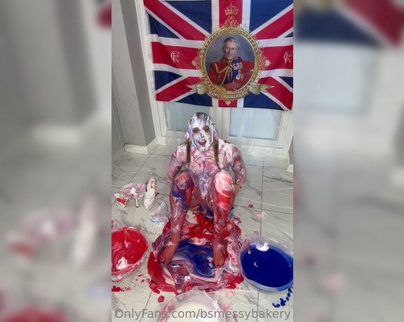 Bsmessybakery aka bsmessybakery OnlyFans - Messy Coronation celebration  Gunge, pies & knicker filling