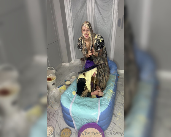 Bsmessybakery aka bsmessybakery OnlyFans - Lou & I dress as Wild Witches of the West & get messy